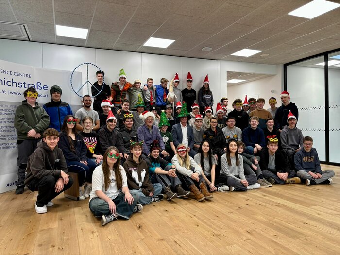 Weihnachtsgrüße der Abteilung Maschinenbau Robotic Centre – HTL Anichstraße Weihnachtsgrüße der Abteilung Maschinenbau Robotic Centre – HTL Anichstraße