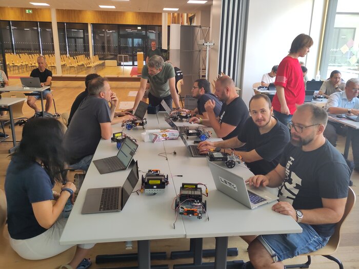 Schüler:innen unterrichteten Lehrer:innen – HTL Anichstraße Schüler:innen unterrichteten Lehrer:innen – HTL Anichstraße