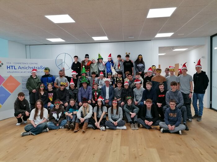 Weihnachtsgrüße der Abteilung Maschinenbau Robotic Centre – HTL Anichstraße Weihnachtsgrüße der Abteilung Maschinenbau Robotic Centre – HTL Anichstraße