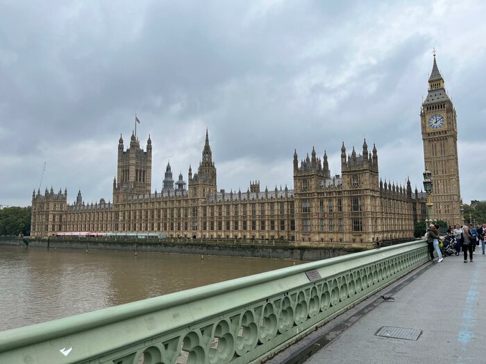 London-Sprachreise der 3bHMBT – HTL Anichstraße London-Sprachreise der 3bHMBT – HTL Anichstraße