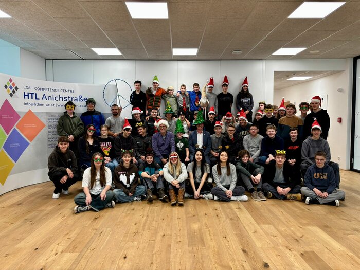 Weihnachtsgrüße der Abteilung Maschinenbau Robotic Centre – HTL Anichstraße Weihnachtsgrüße der Abteilung Maschinenbau Robotic Centre – HTL Anichstraße