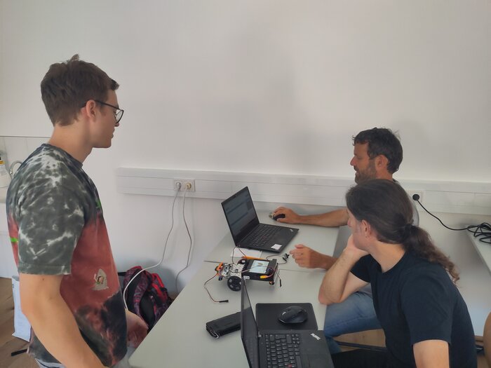 Schüler:innen unterrichteten Lehrer:innen – HTL Anichstraße Schüler:innen unterrichteten Lehrer:innen – HTL Anichstraße