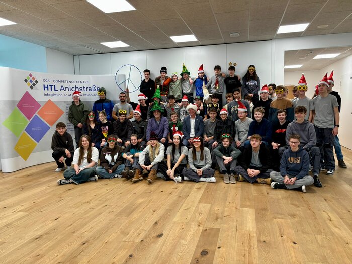 Weihnachtsgrüße der Abteilung Maschinenbau Robotic Centre – HTL Anichstraße Weihnachtsgrüße der Abteilung Maschinenbau Robotic Centre – HTL Anichstraße