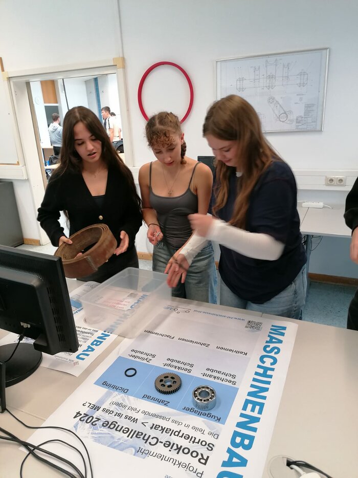 Rookie-Challenge 2024 - Maschinenbau Robotic Centre – HTL Anichstraße Rookie-Challenge 2024 - Maschinenbau Robotic Centre – HTL Anichstraße