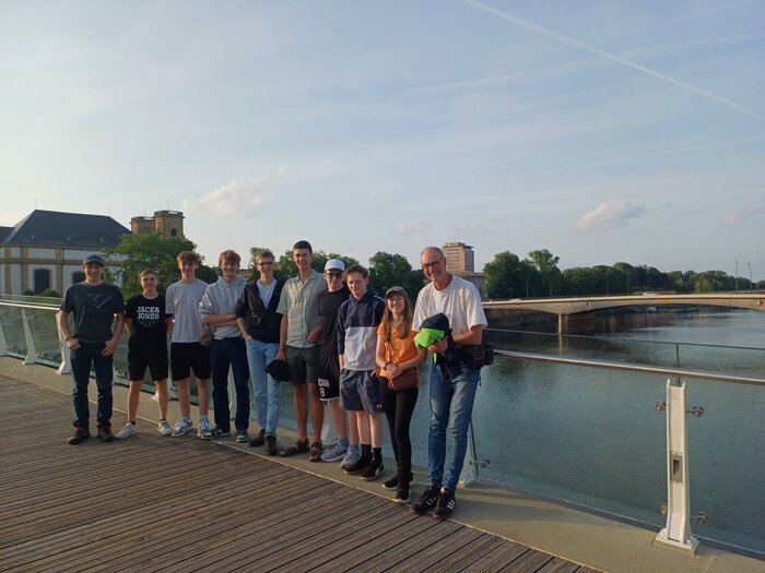 Schülergruppe beim Technobot in Frankreich – HTL Anichstraße Schülergruppe beim Technobot in Frankreich – HTL Anichstraße