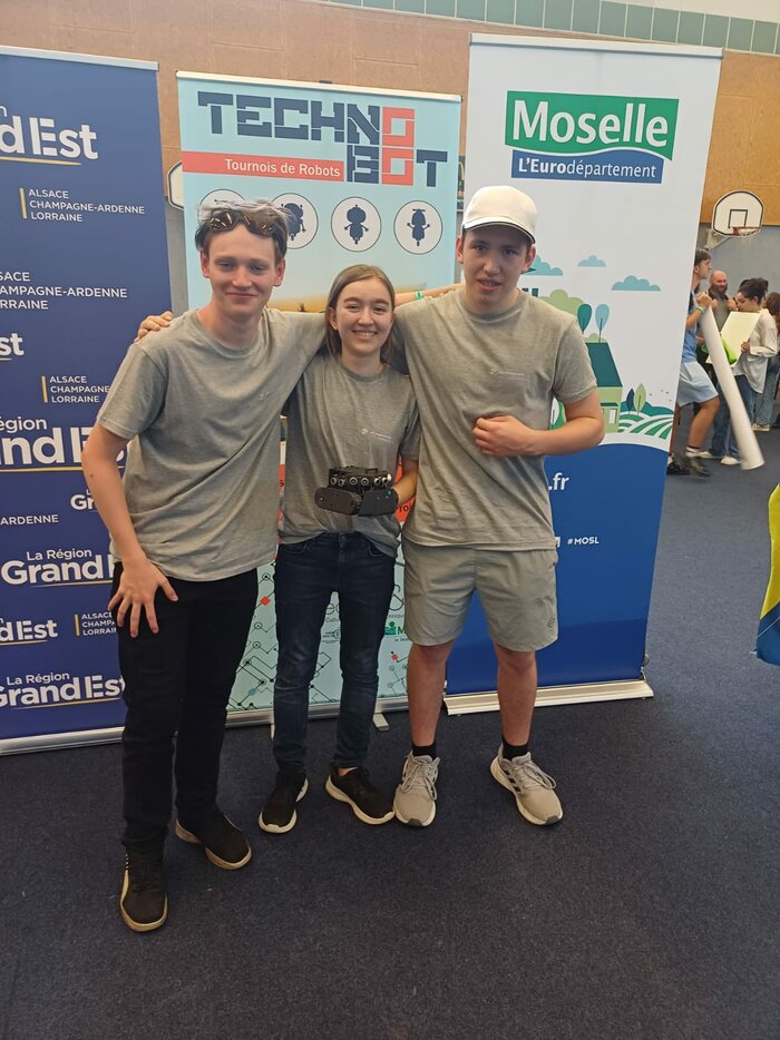 Schülergruppe beim Technobot in Frankreich – HTL Anichstraße Schülergruppe beim Technobot in Frankreich – HTL Anichstraße