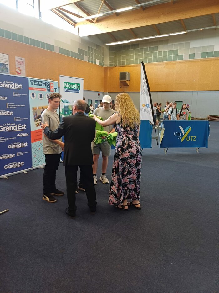 Schülergruppe beim Technobot in Frankreich – HTL Anichstraße Schülergruppe beim Technobot in Frankreich – HTL Anichstraße