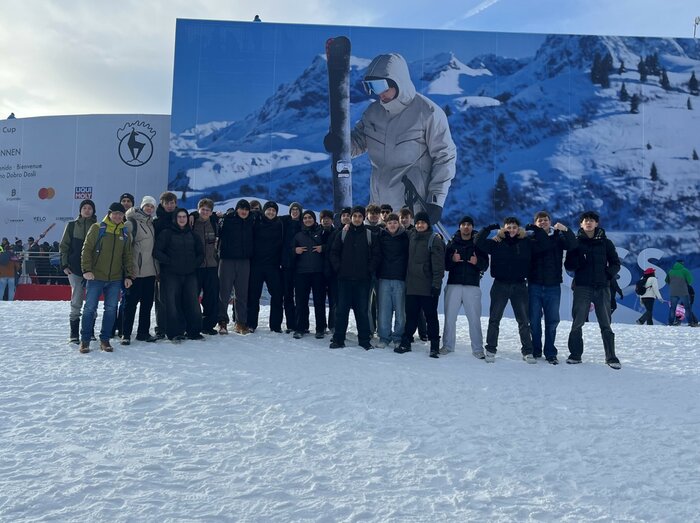 Die 2bHEL beim Hahnenkamm-Rennen in Kitzbühel – HTL Anichstraße Die 2bHEL beim Hahnenkamm-Rennen in Kitzbühel – HTL Anichstraße