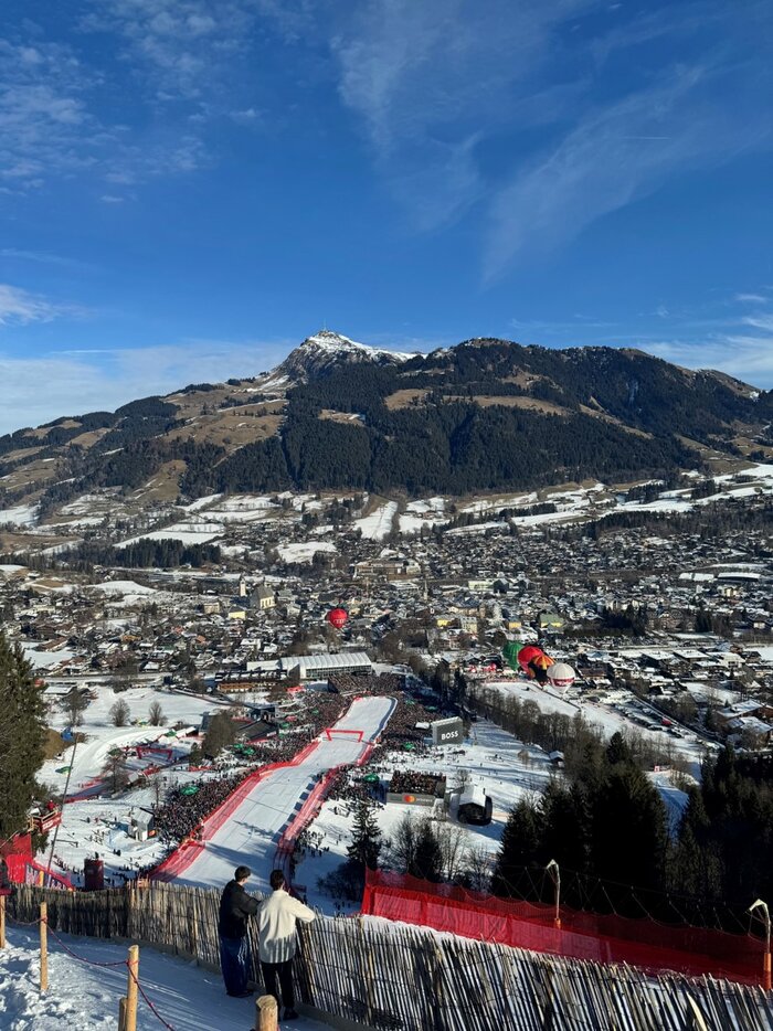 Die 2bHEL beim Hahnenkamm-Rennen in Kitzbühel – HTL Anichstraße Die 2bHEL beim Hahnenkamm-Rennen in Kitzbühel – HTL Anichstraße