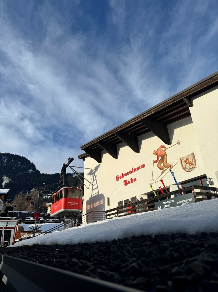 Die 2bHEL beim Hahnenkamm-Rennen in Kitzbühel – HTL Anichstraße Die 2bHEL beim Hahnenkamm-Rennen in Kitzbühel – HTL Anichstraße